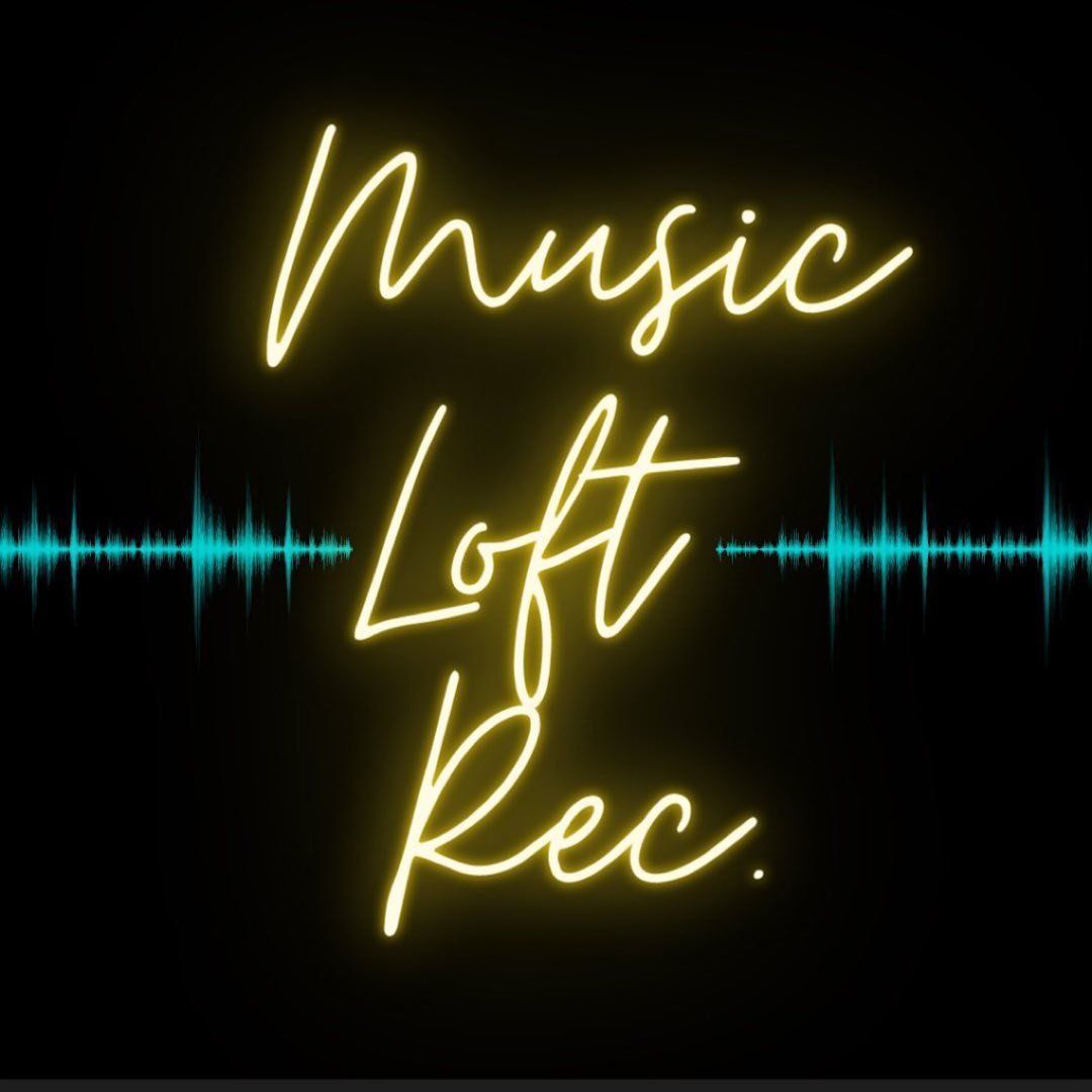Leuchtreklame: „Music Loft Rec.“ über einer türkisfarbenen Audiowellenform auf schwarzem Hintergrund.