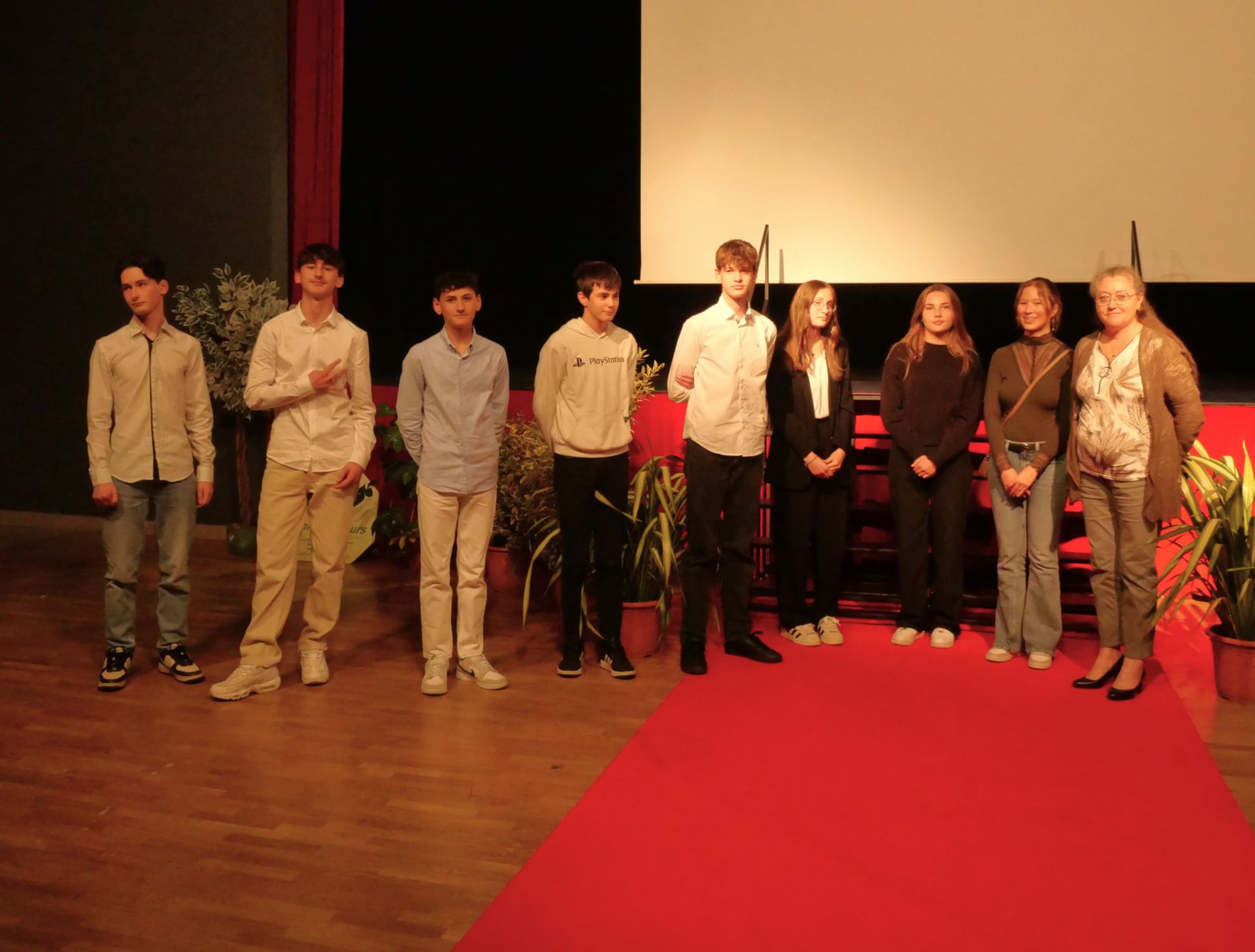 Des personnes sur une scène