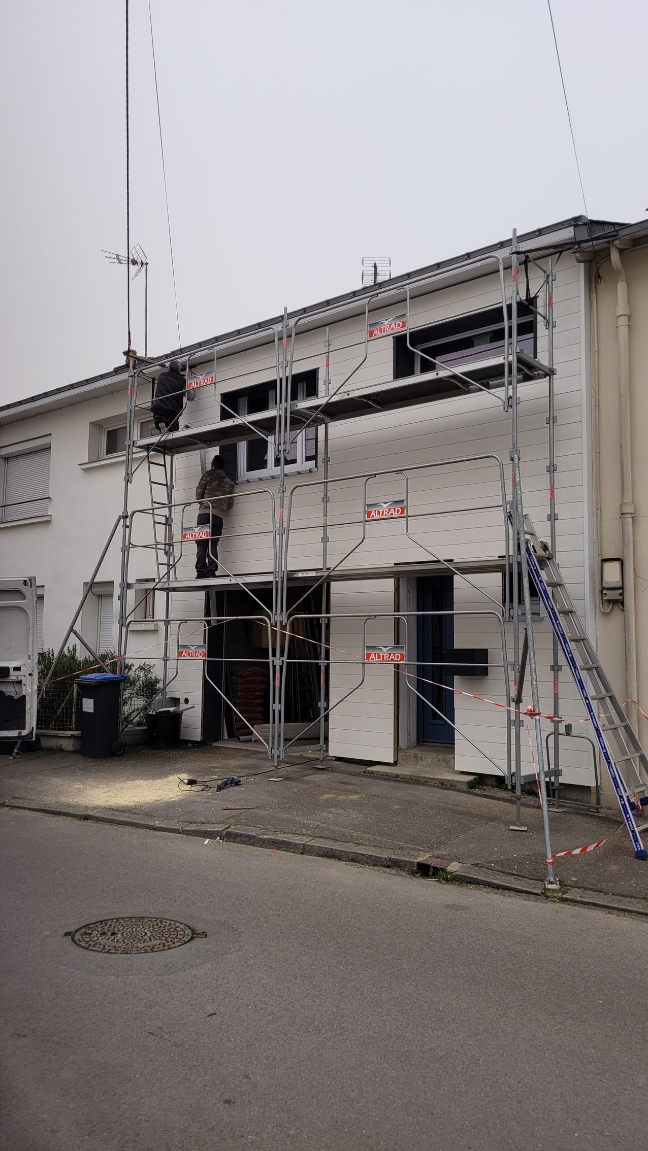 Pose de bardage blanc