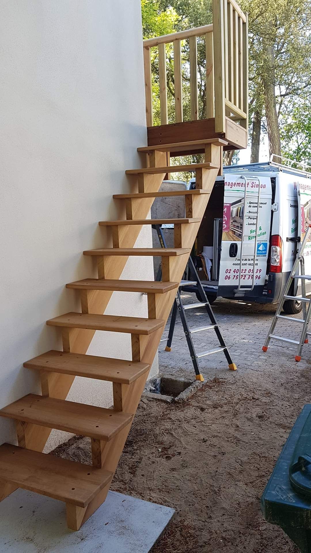 Escalier en bois extérieur