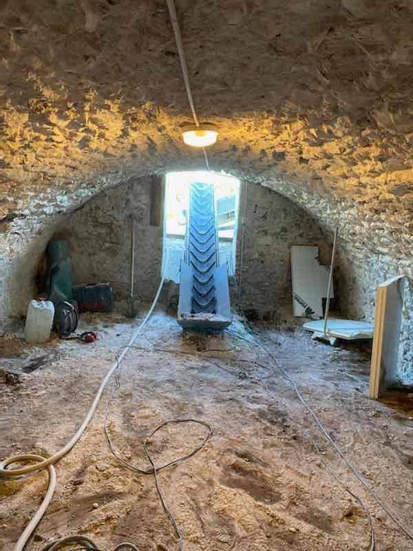 Création d'un spa dans une cave à voûte