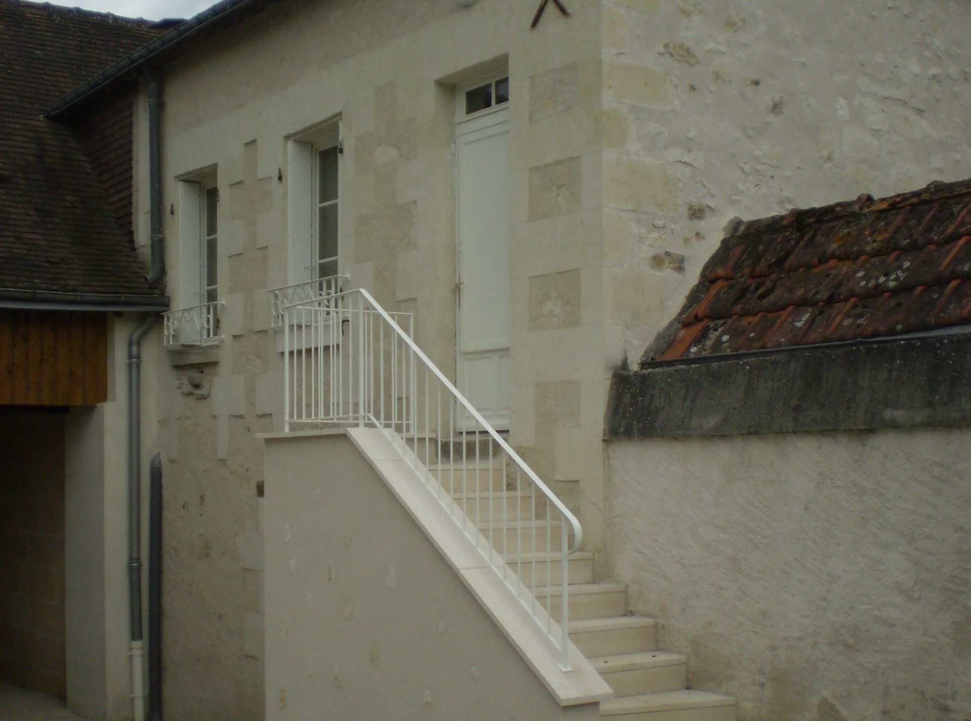 Escalier extérieur et crépi entièrement refait
