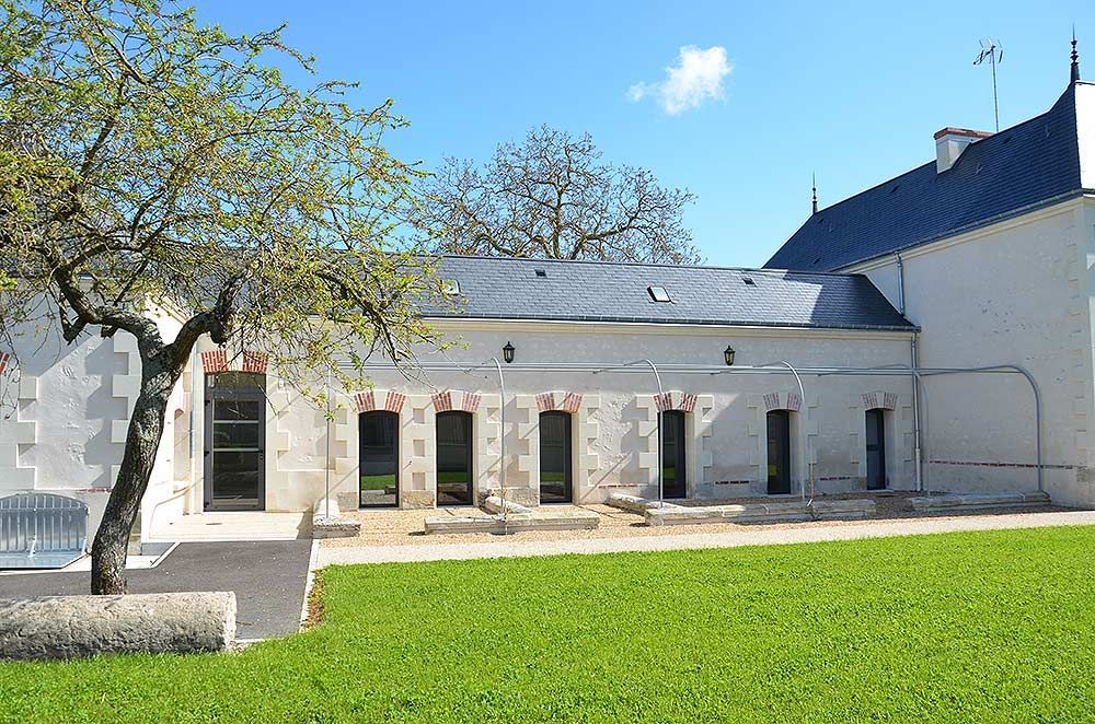 Grande bâtisse refaite à neuf