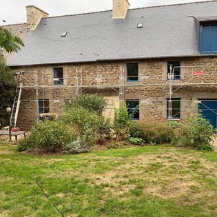 Une façade de maison en rénovation