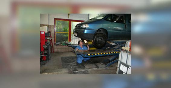 Carrosserie Muller-Wachenheim. Garage de réparation d'automobiles.