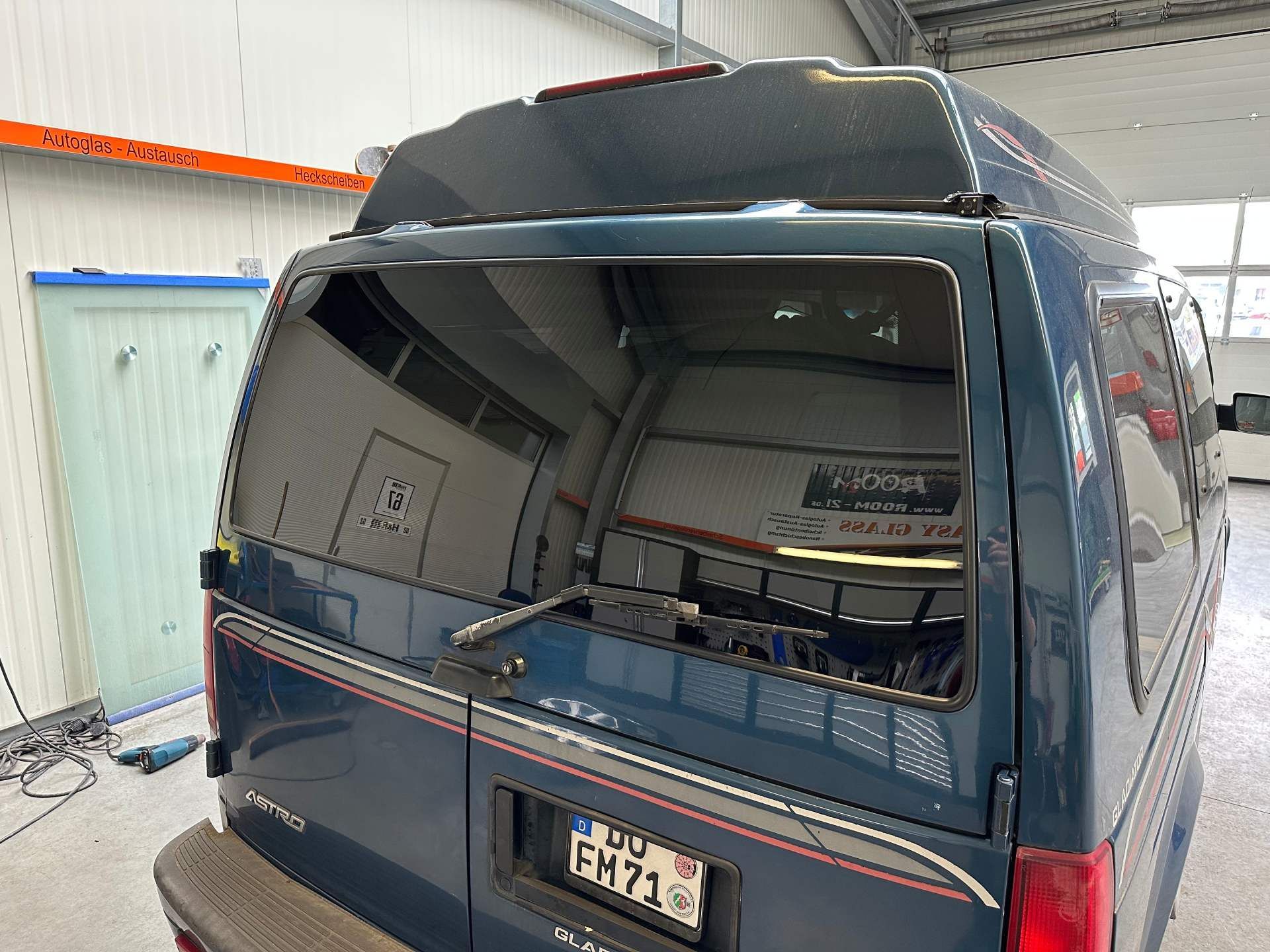 Van mit neuer Heckscheibe