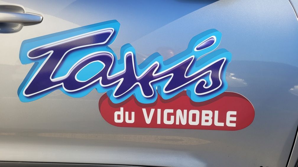 Vers l'accueil Portière de taxi avec logo