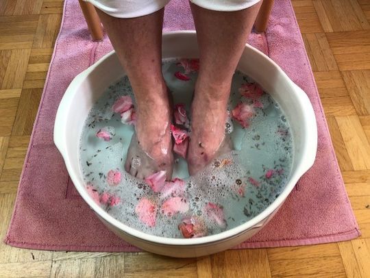 Lackierte Zehennägel - Fusspflegestudio