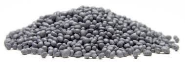 Montón de objetos pequeños, grises y redondeados.