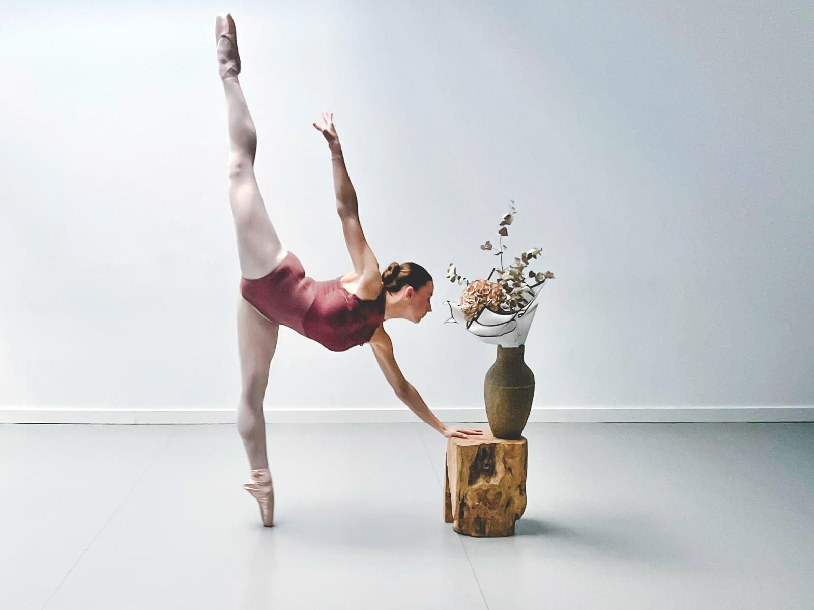 Bailarina de ballet con leotardo