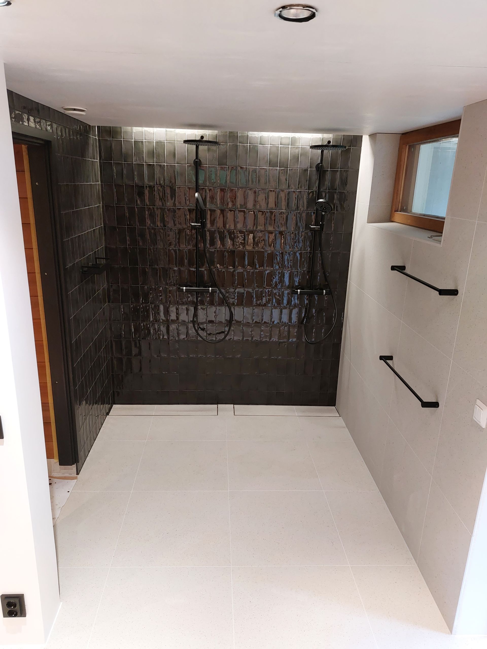 Luo Alt-tekstitunnisteet hakukoneoptimointia ja saavutettavuutta varten. 