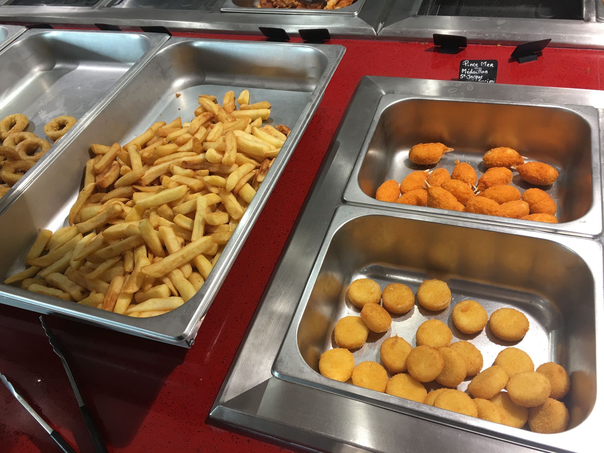 Frites et beignets de crevette