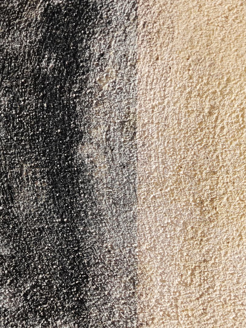 Abstrait vertical avec un dégradé, passant du noir au beige.