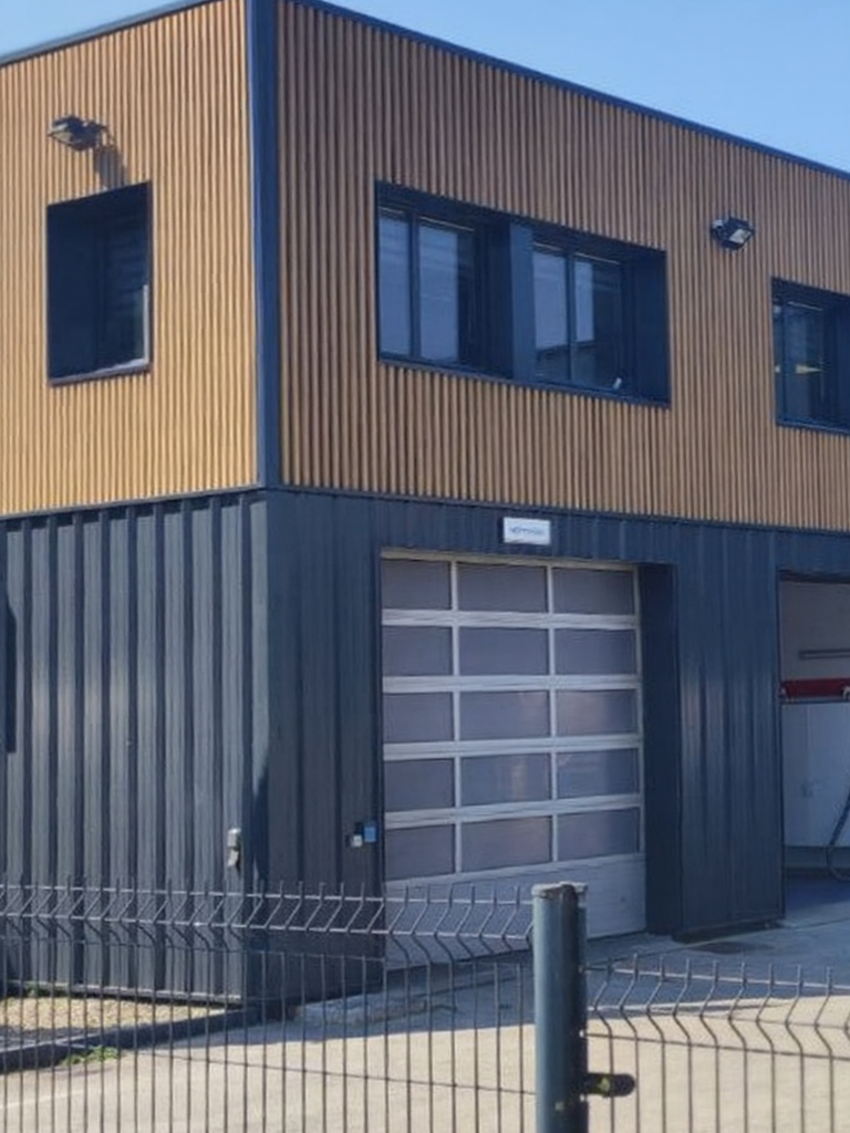 Extérieur d'un bâtiment avec un bardage