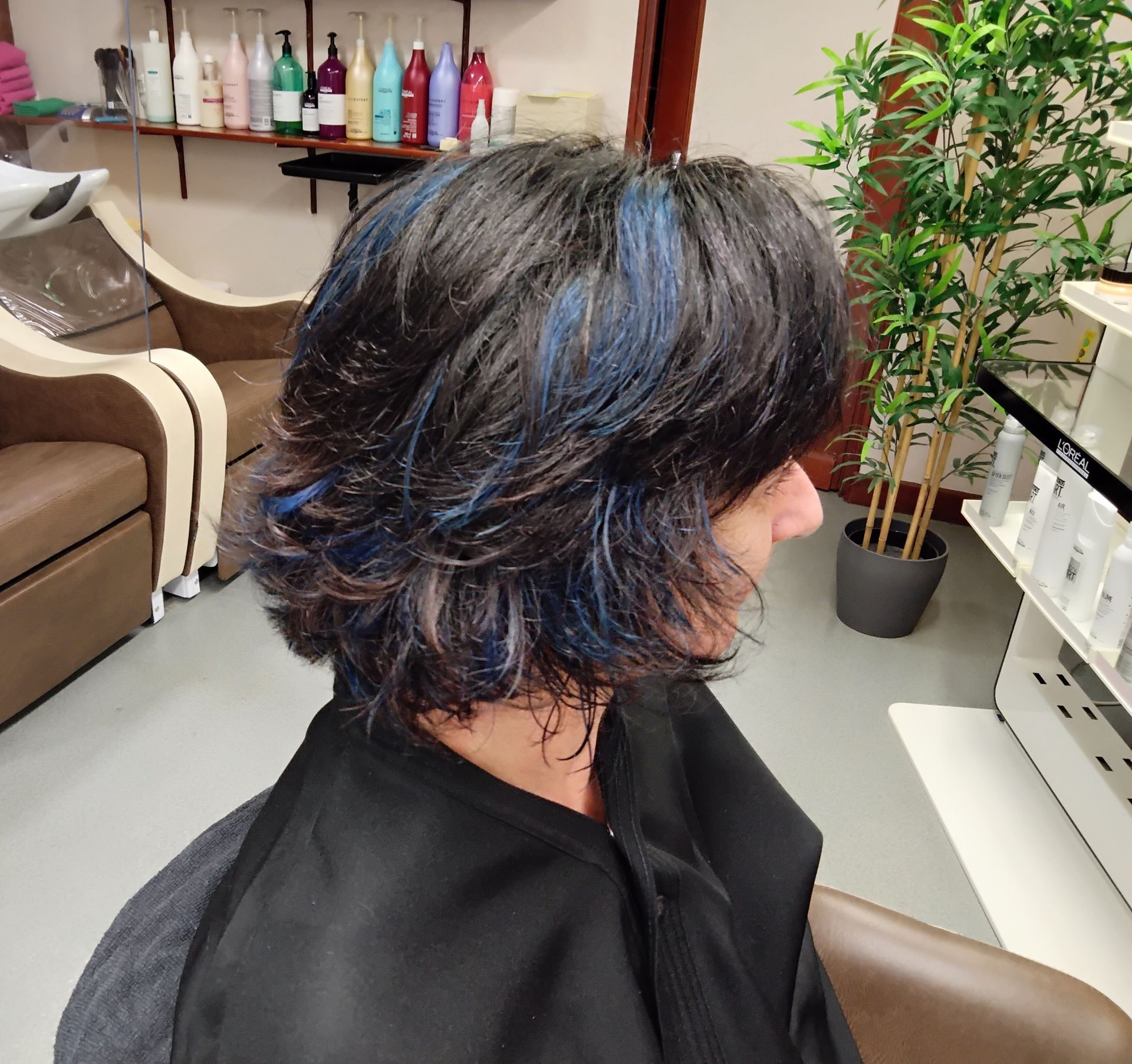 Après Coiffure avec mèches bleues Bourganeuf