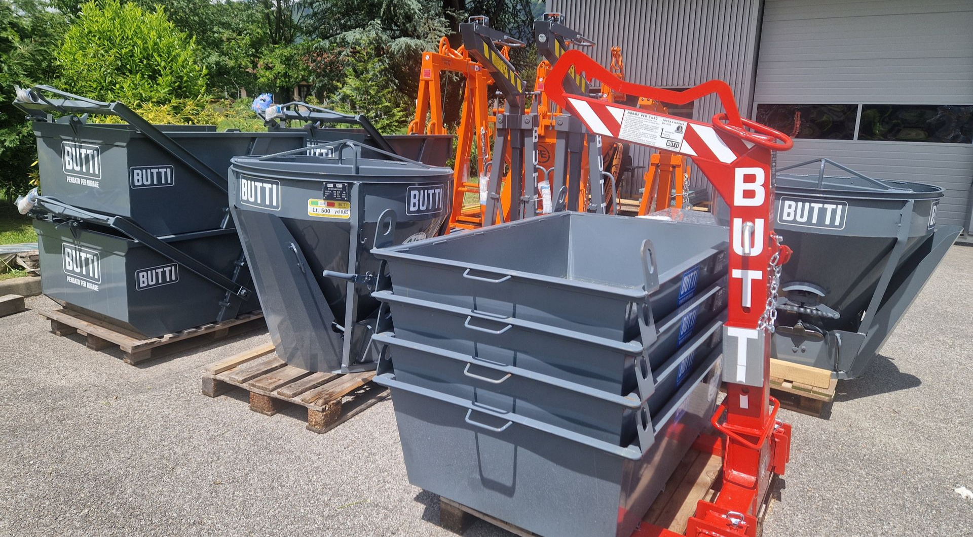 Benne à béton et à gravats de la marque BUTTI.