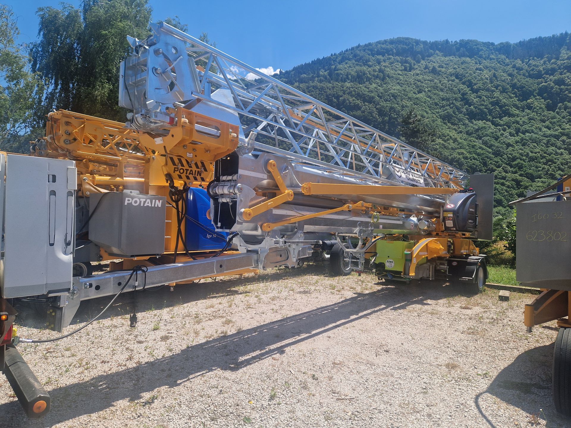 Vers la page vente de grues.