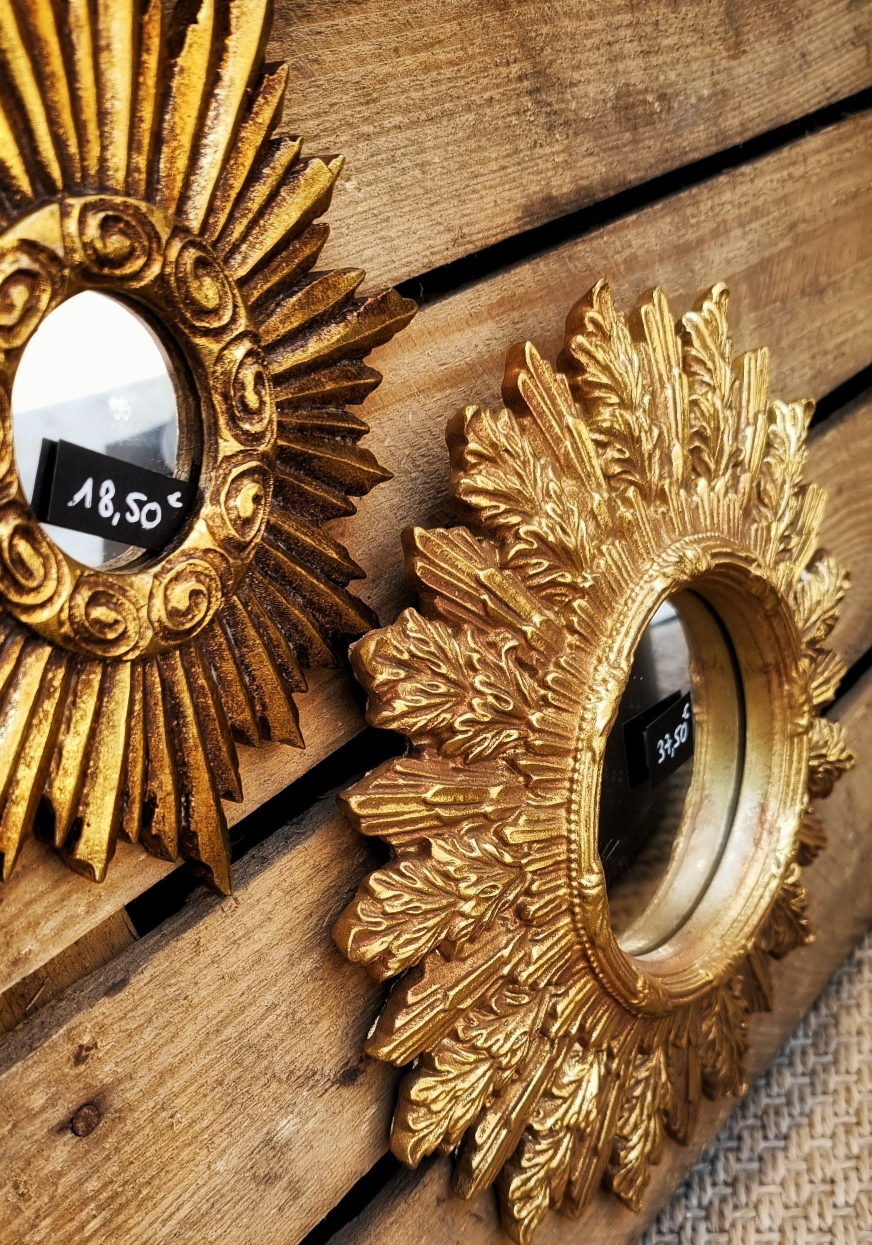 Deux cadres ronds de miroir