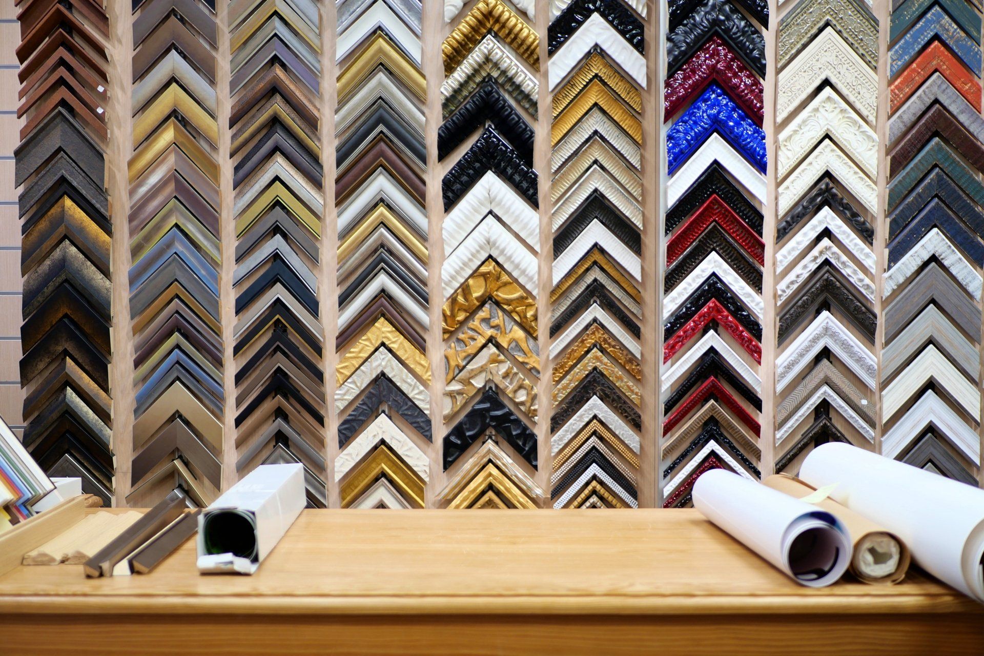 Bureau avec des baguettes d'encadrement en arrière