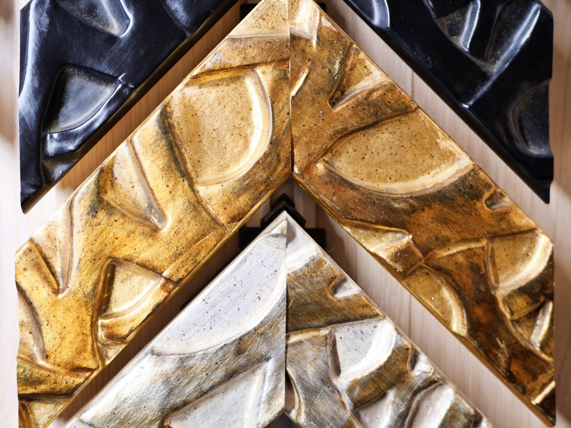 Baguette d'encrademant métallisé en forme de feuilles