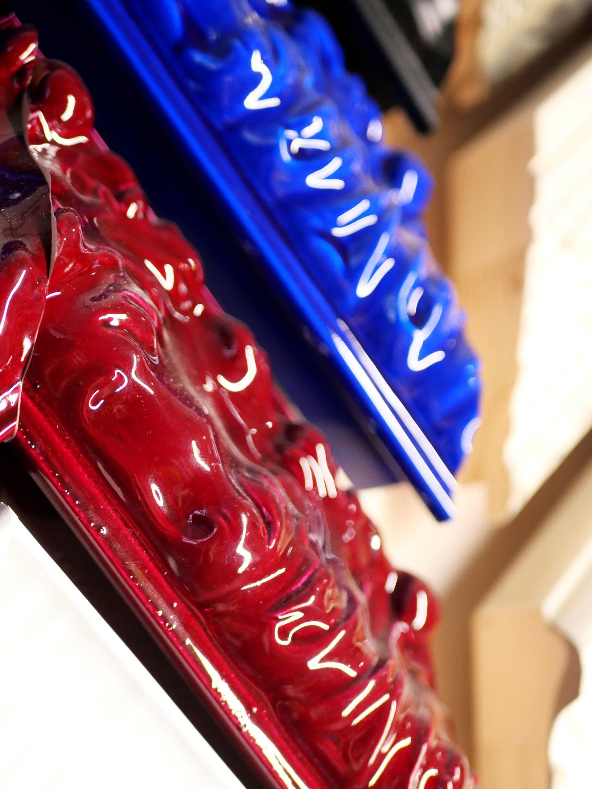 Baguettes  moulées rouge et bleu