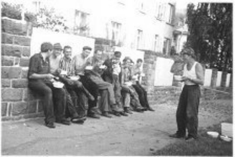 Dachdecker machen Pause