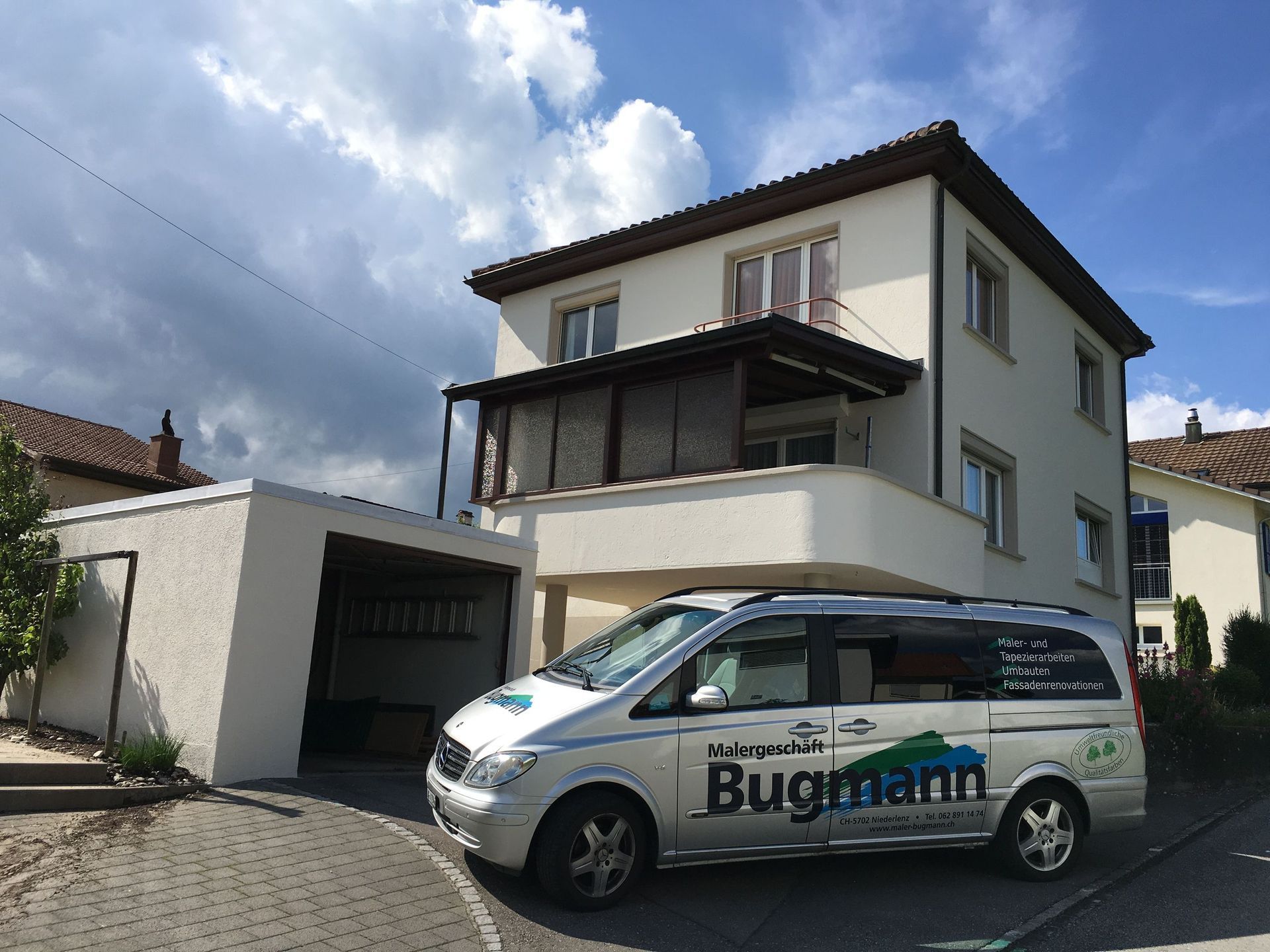 Fassaden mit Auto - Malergeschäft Bugmann - Niederlenz