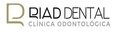 Un logotipo para una clínica dental en español.