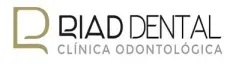 Un logotipo para una clínica dental en español.
