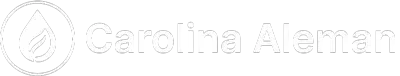 Logotipo con el texto &ldquo;Carolina Aleman&rdquo; y un emblema circular de una hoja, en gris claro sobre fondo blanco.