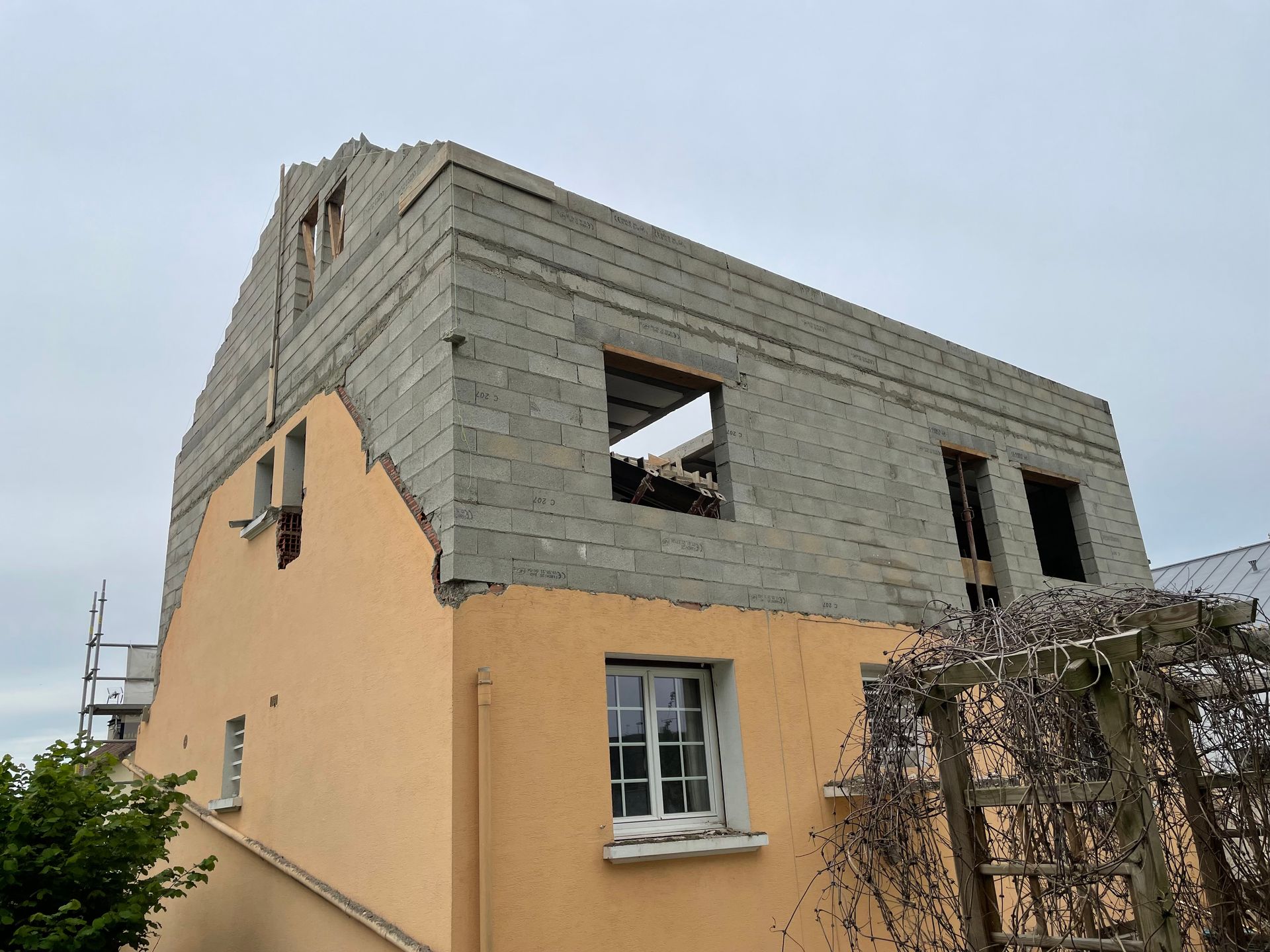 Surélévation d'une maison en béton