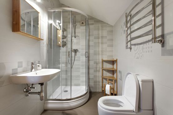 Foto luxuriöses modernes Badezimmer