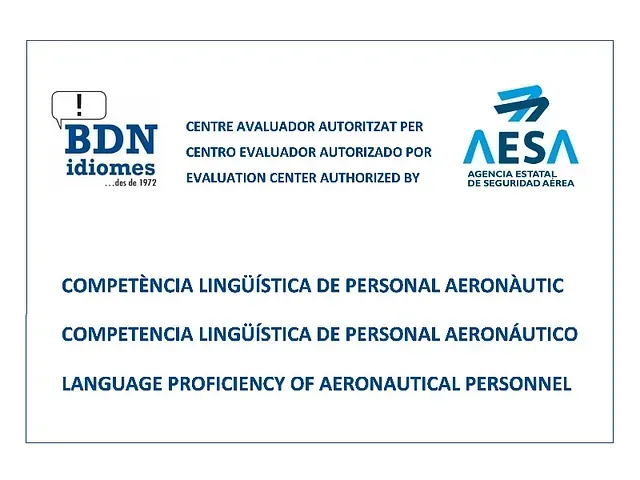 Un cartel que indica el dominio del idioma del personal aeronáutico.