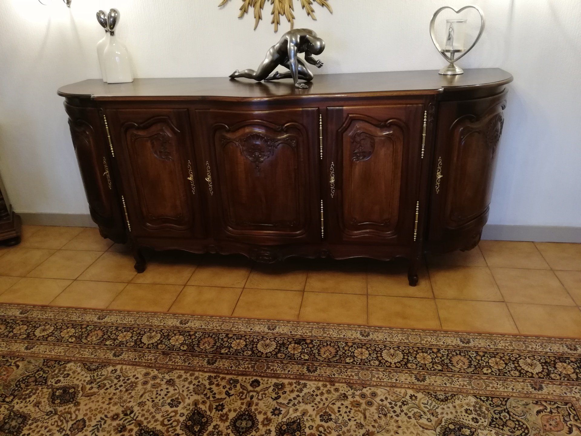 Buffet richement sculpté Louis XV