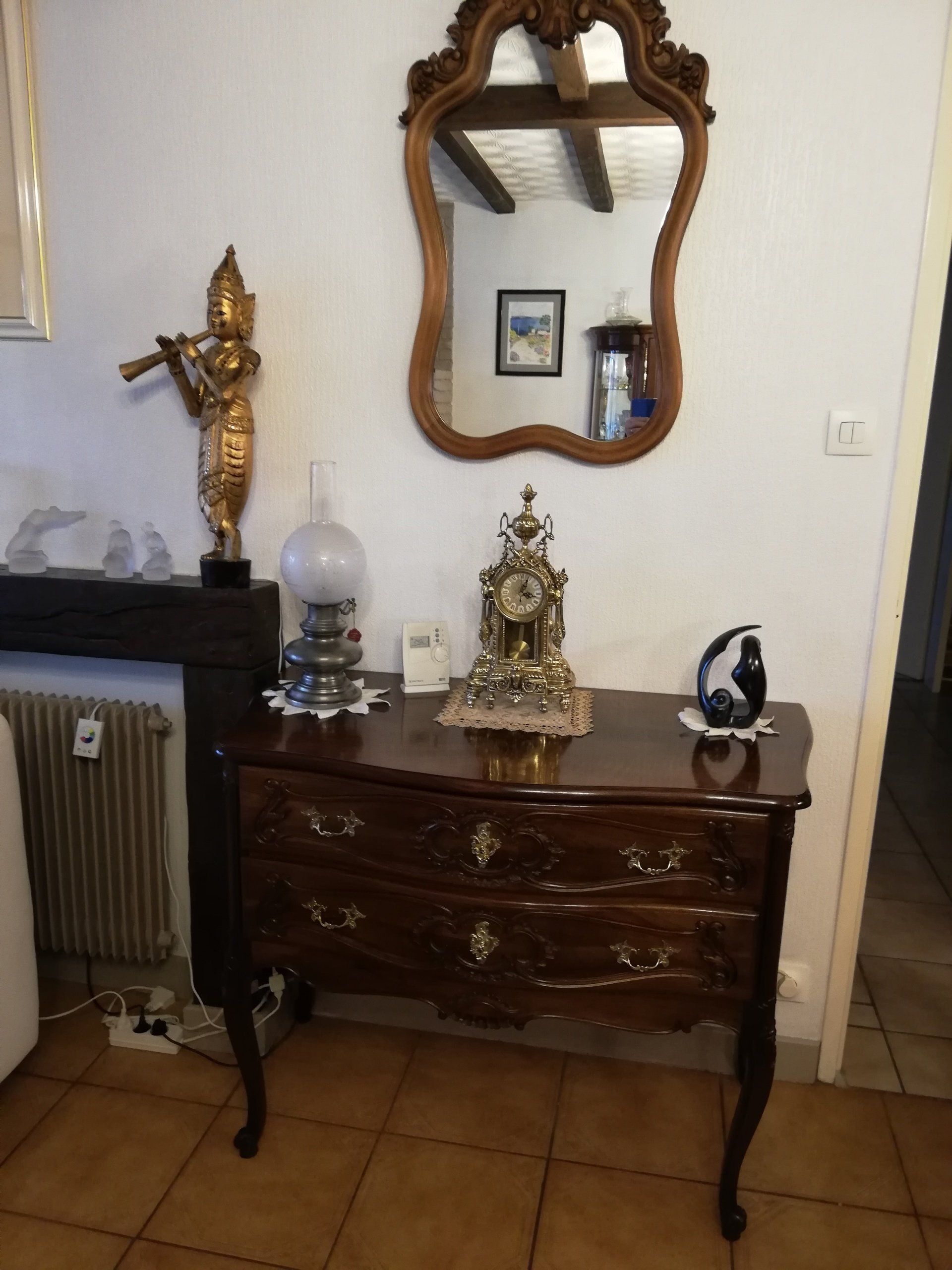 Commode à tiroirs galbés