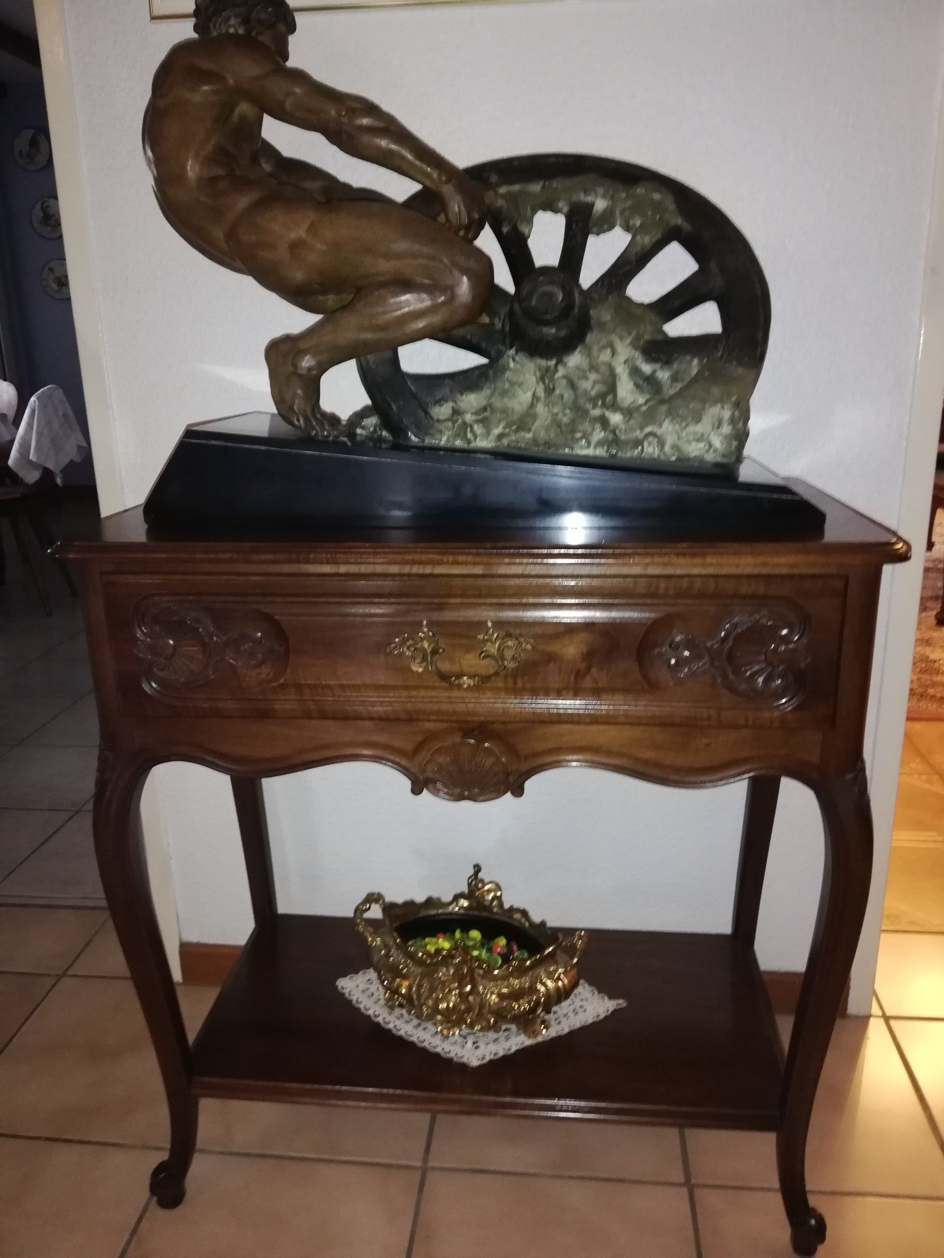 Desserte en noyer massif