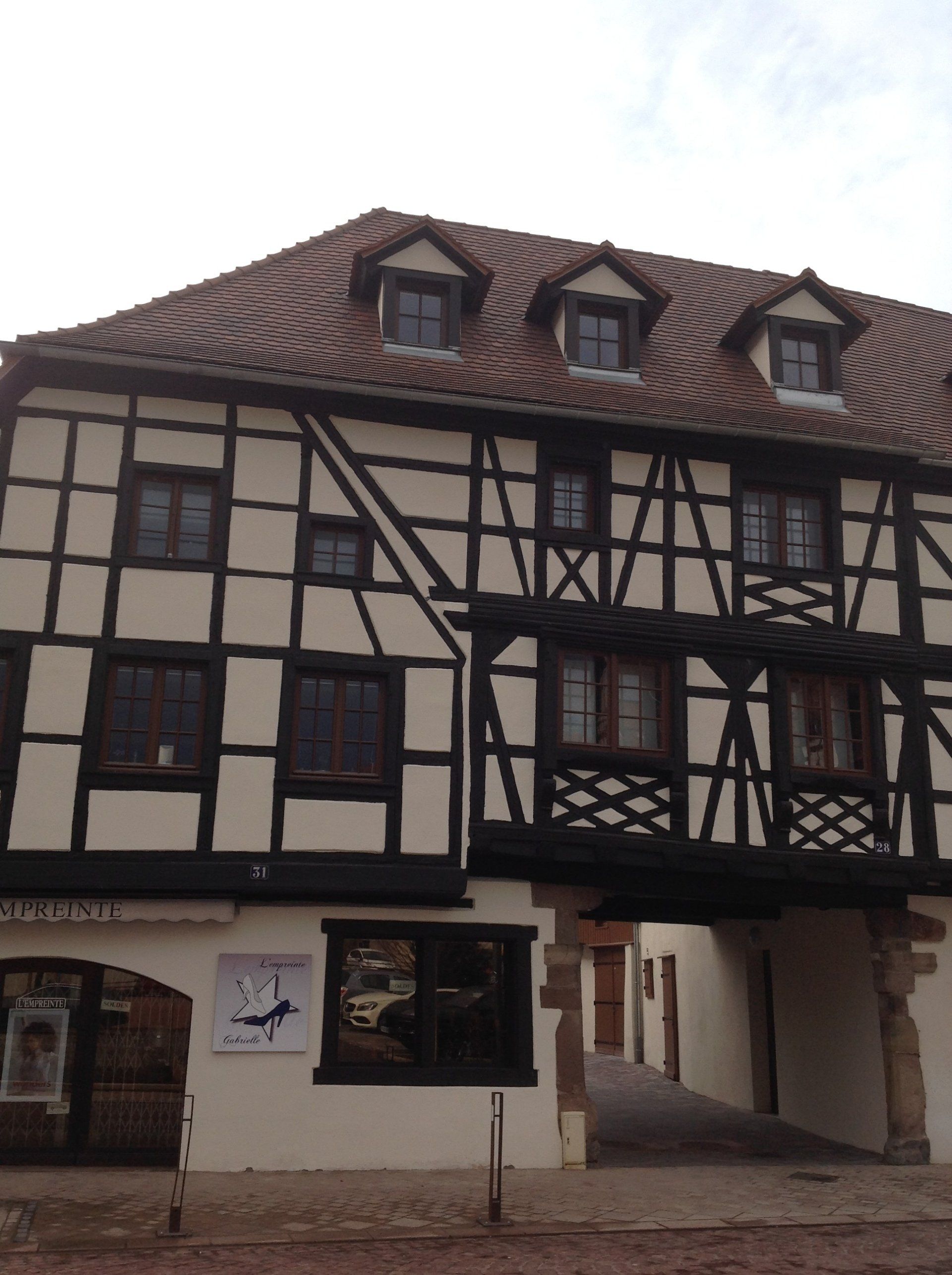 Fenêtres en bois façade sur bâtiment classé