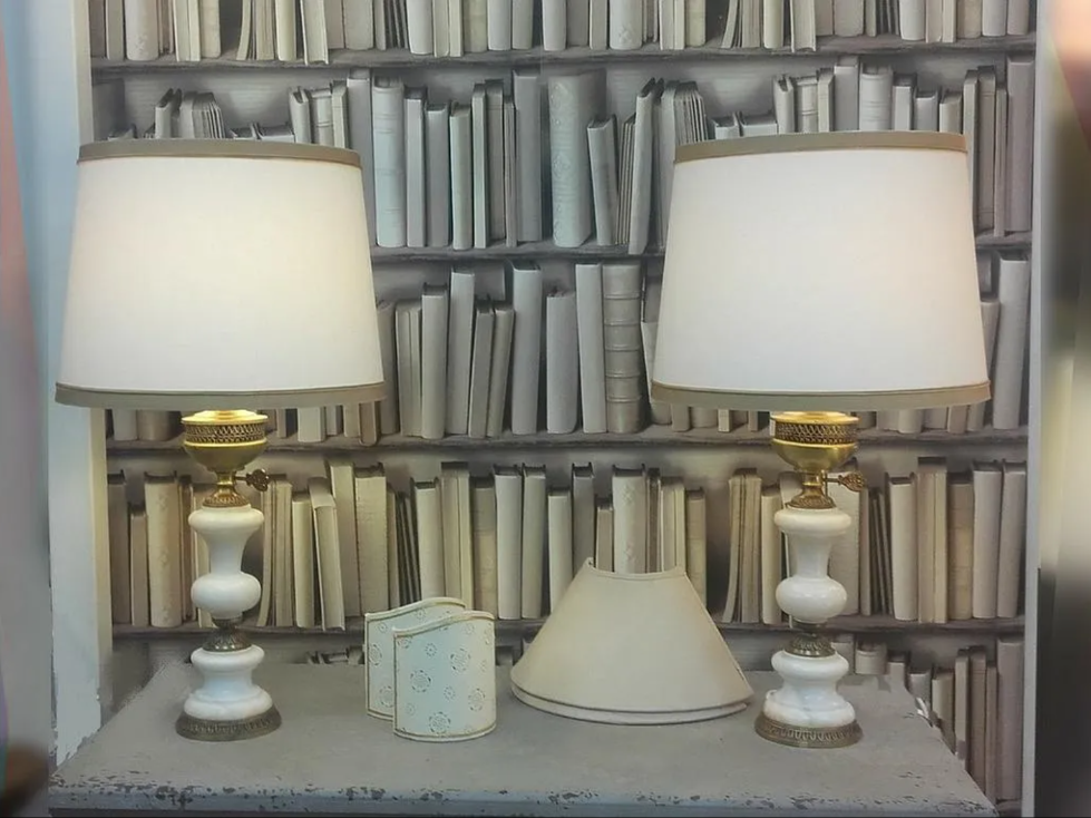 Deux  abat-jour contrecollés finition gros grain or