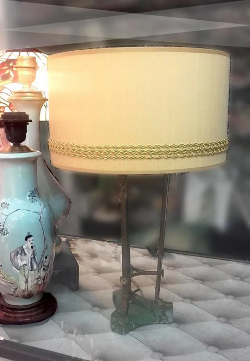 abat-jour carte 'cuir d'agneau' sur lampe Napoléon