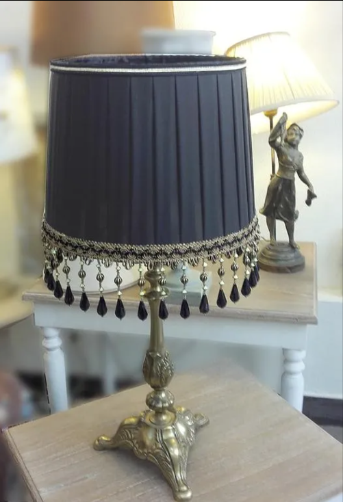 Plissé espacé Taffetas noir, frange perles