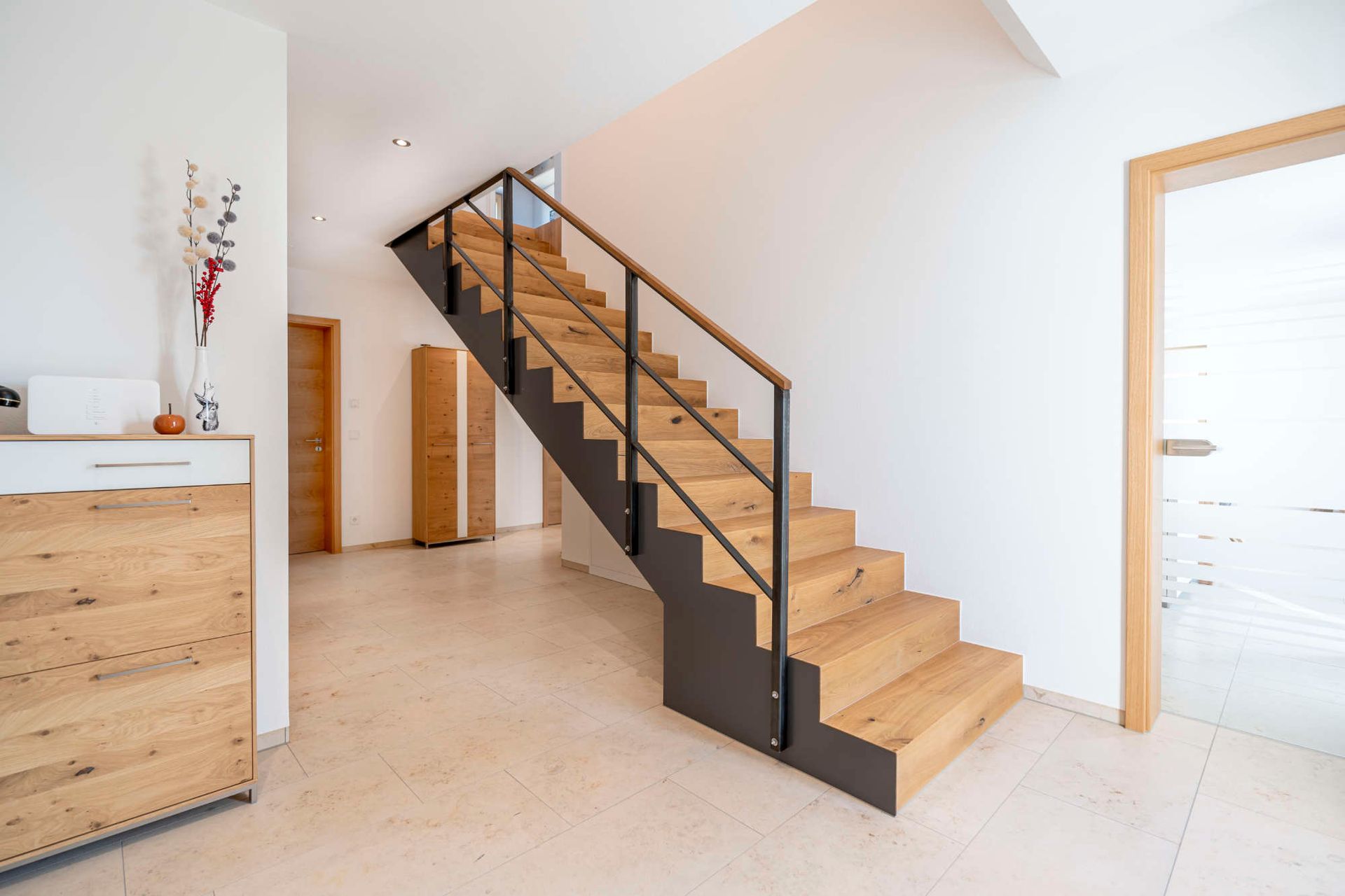 (Um-)bau und Einrichtung von Wohnungen mit Treppen und Türen