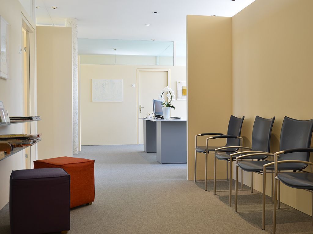 Eingang - Zahnärztin Verena Naef - Dornach