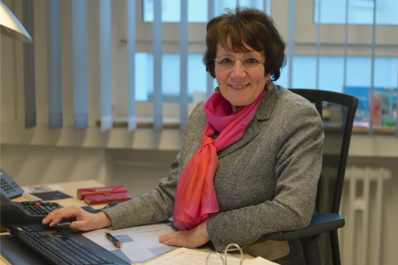 Erika Grosser, Steuerfachangestellte