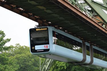 Schwebebahn