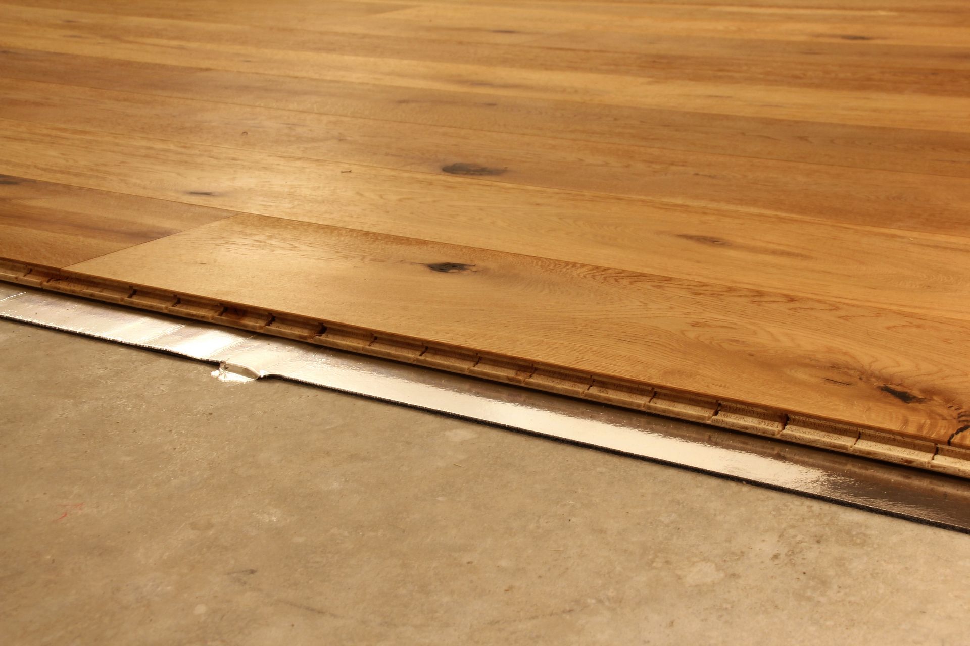 Zoom sur une lame de parquet clipsable