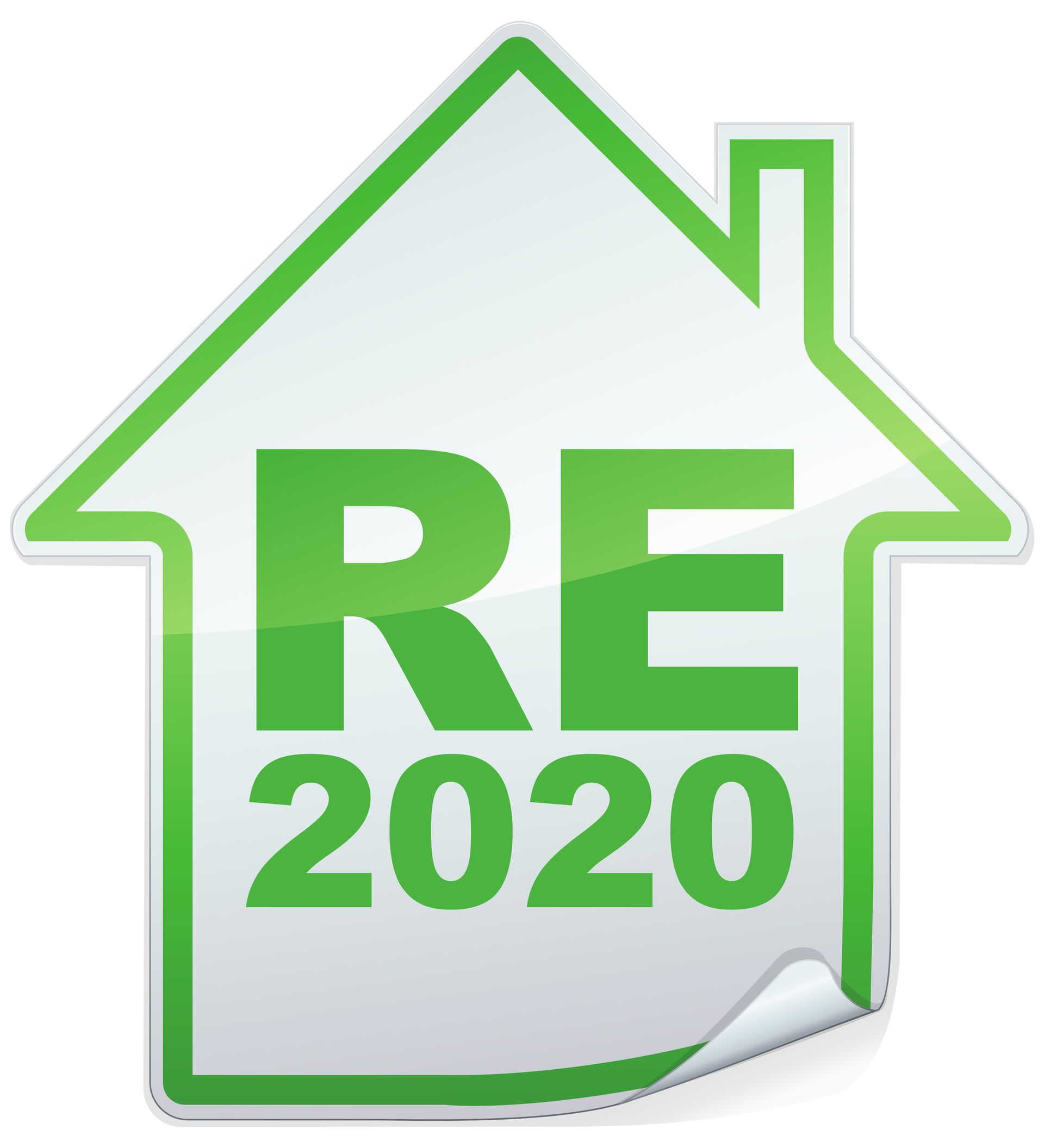 Une maison aux contours verts avec RE 2020 au centre