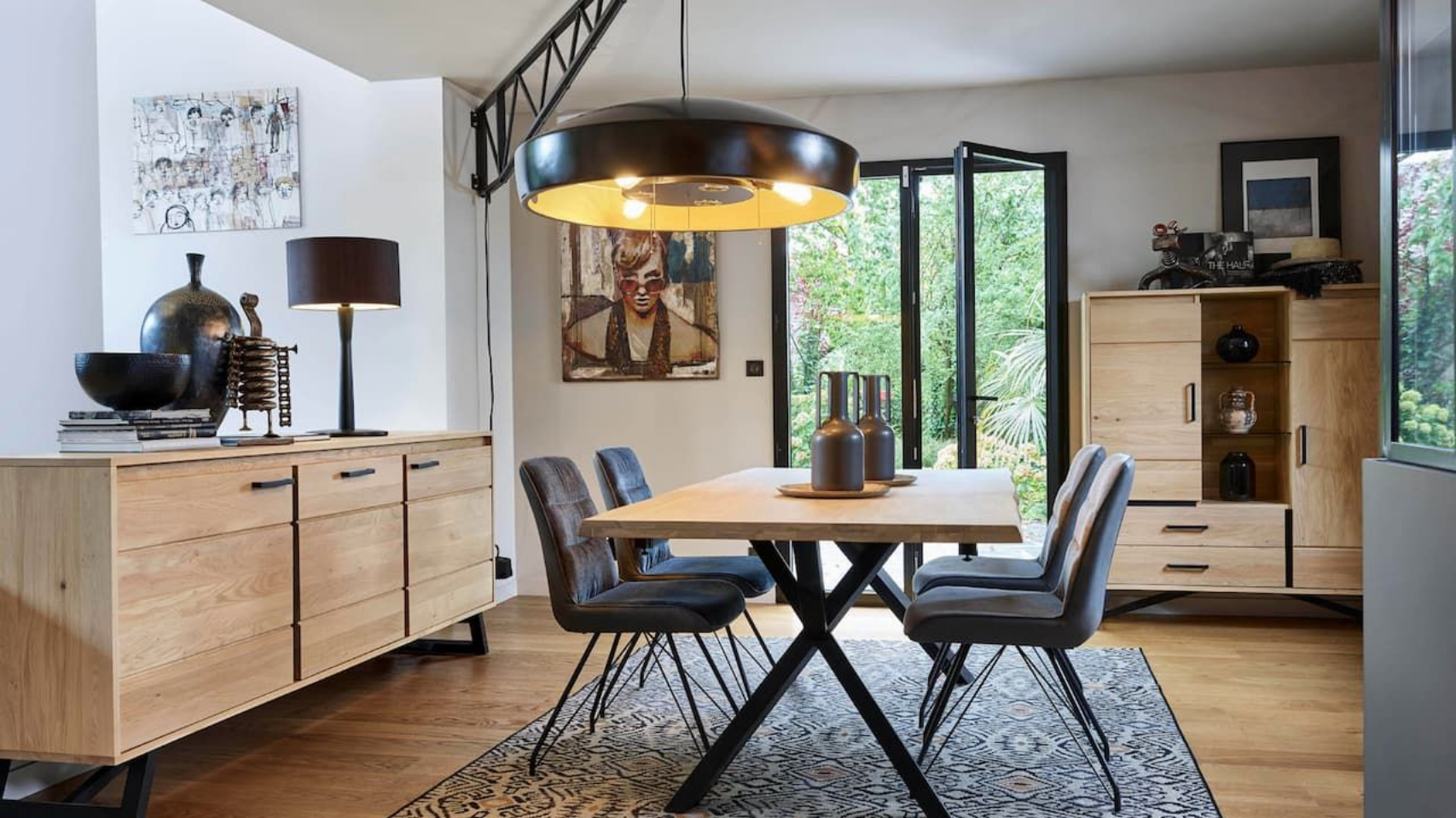 Vera la page Tables & chaises.