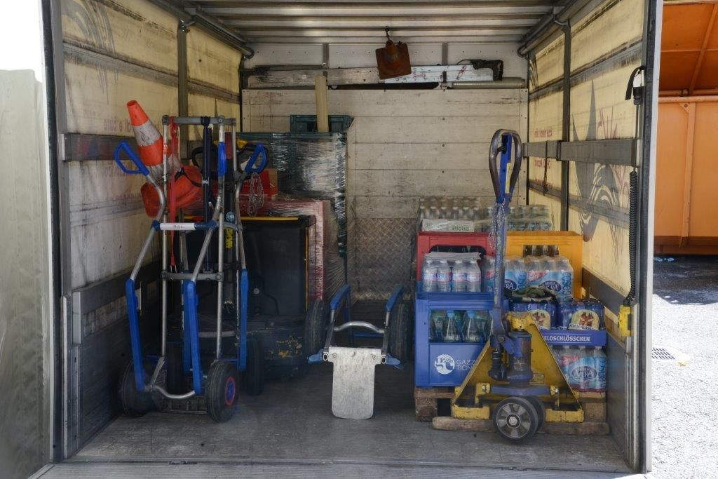 Magazzino Brughera - Carico e scarico bibite su camion