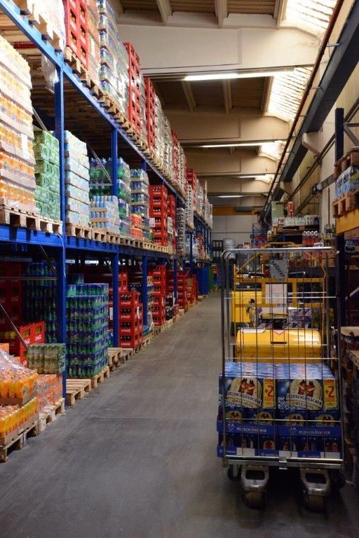Magazzino Brughera bibite con carrello