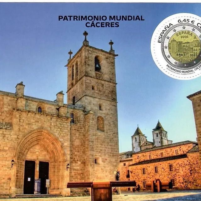 Una imagen de un edificio con las palabras Patrimonio Mundial Cáceres en él.